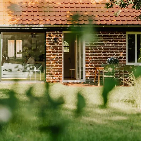 Modern With Charm And Swimming Pond Casa vacanze Wiefelstede