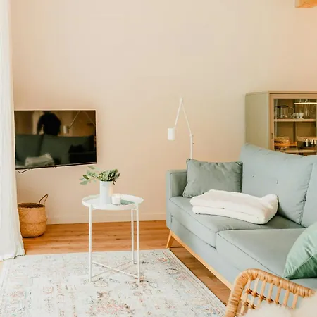 Дом отдыха Modern With Charm And Swimming Pond Wiefelstede